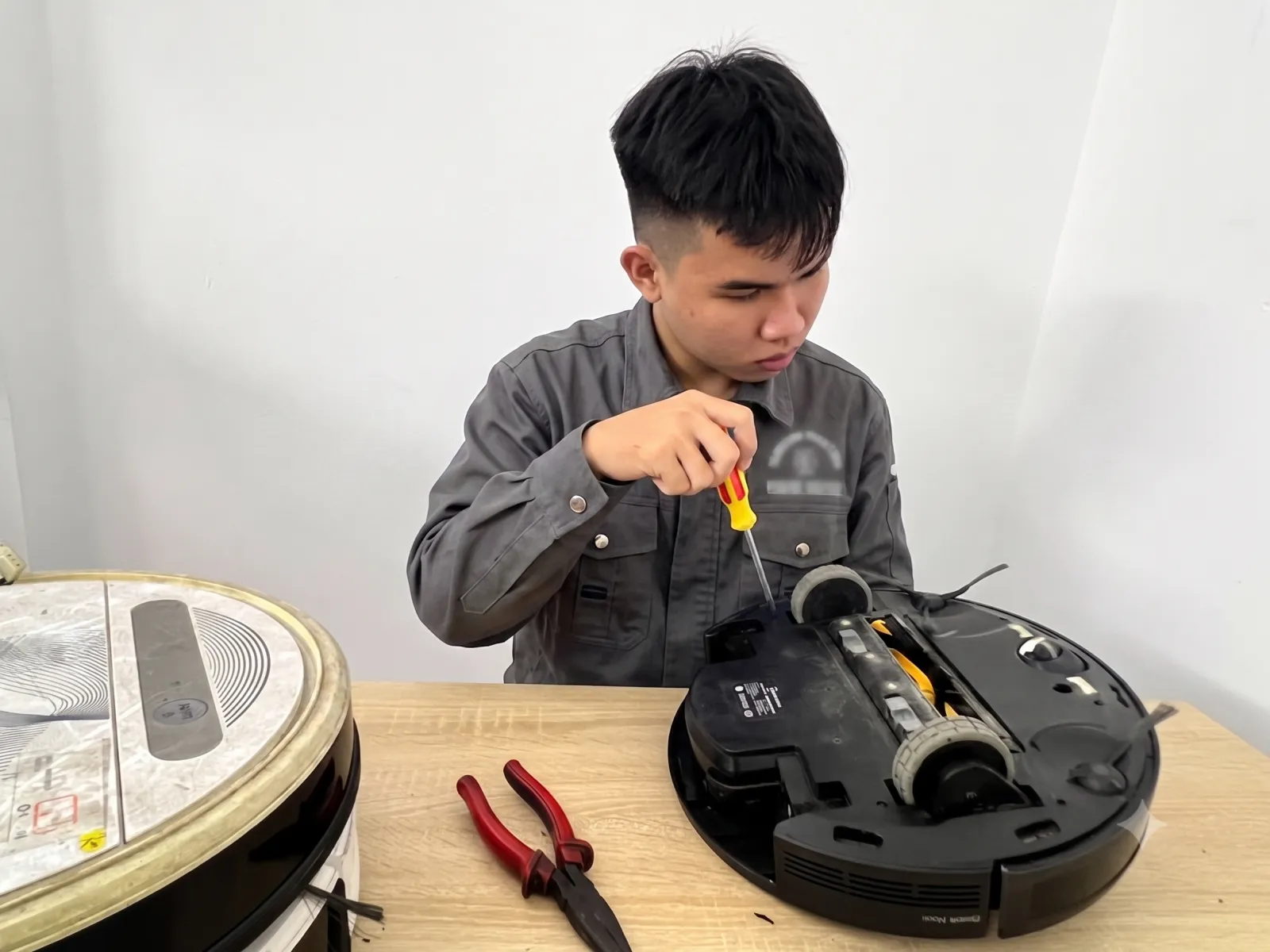 Sửa robot hút bụi