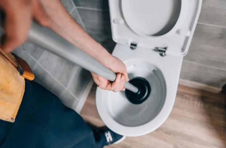 Thông tắc bồn cầu nghẹt