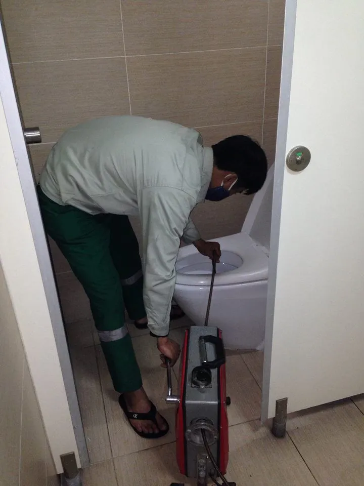 Thông tắc bồn cầu nghẹt