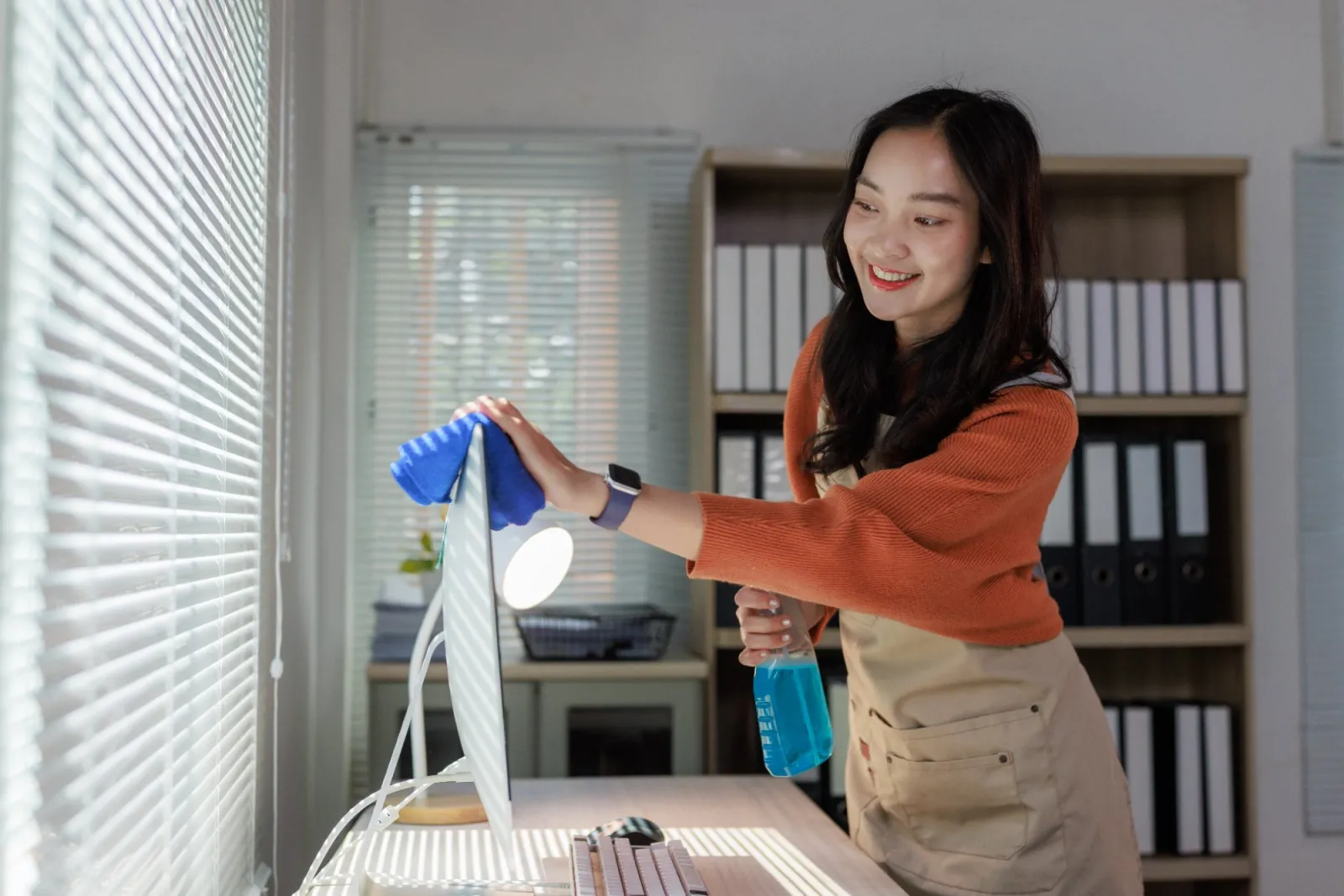 Nhân viên vệ sinh văn phòng