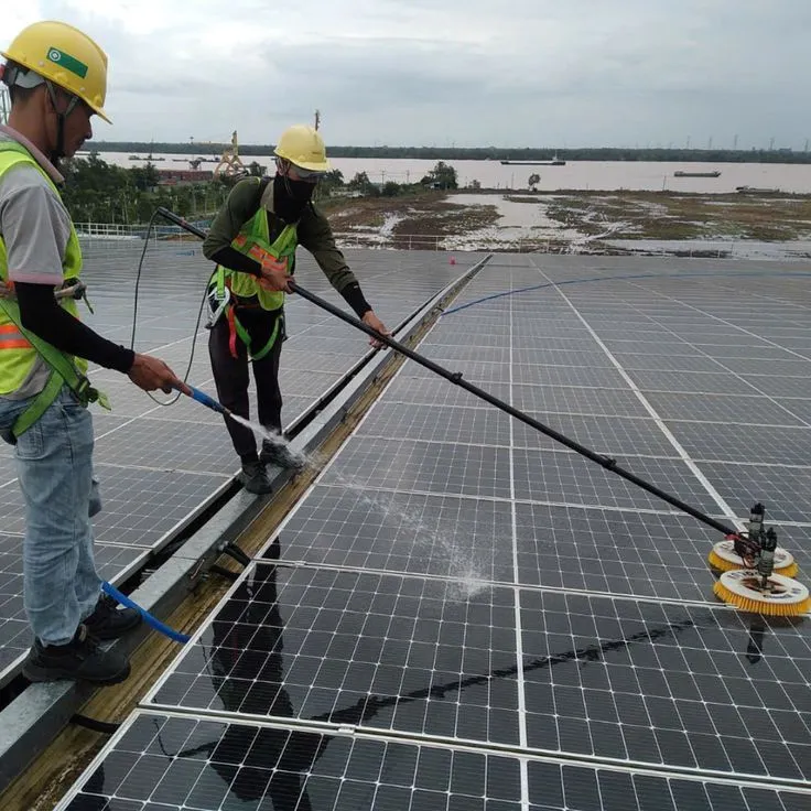 Vệ sinh giàn điện năng lượng mặt trời